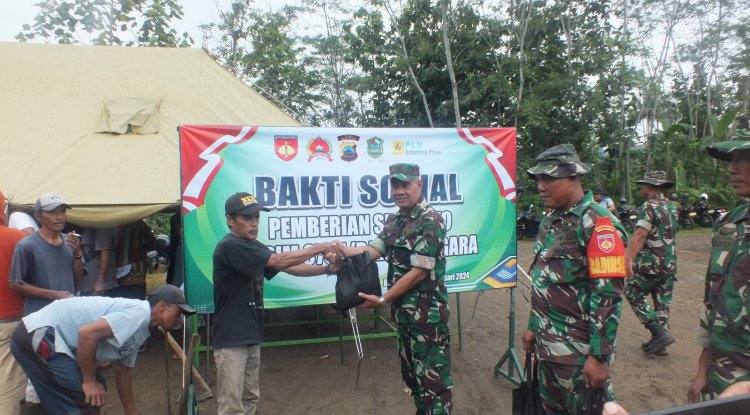Peduli Warga Kurang Mampu Dalam Wujud Bakti Sosial Untuk Kemanunggalan TNI Bersama Rakyat Dengan Kegiatan Pembagian Sembako