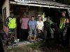 KORAMIL 02/KLAMPOK BERSAMA WARGA DAN SATLINMAS  MELAKSANAKAN KEGIATAN  SISKAMLING